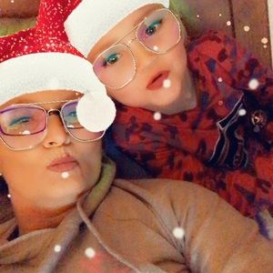 Meet your Posher, Lois